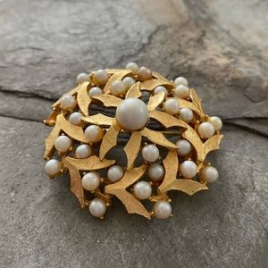 Beautiful Gold and Pearl Brooch